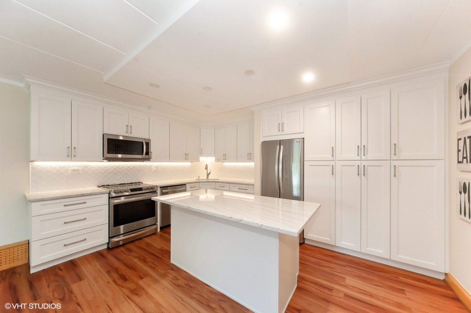 18 E Old Willow Road, Prospect Heights, IL 60070