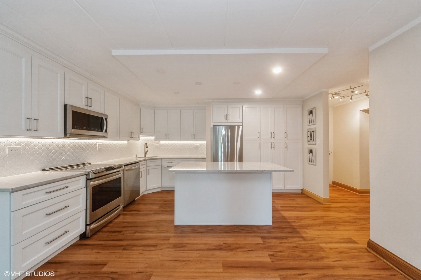 18 E Old Willow Road, Prospect Heights, IL 60070
