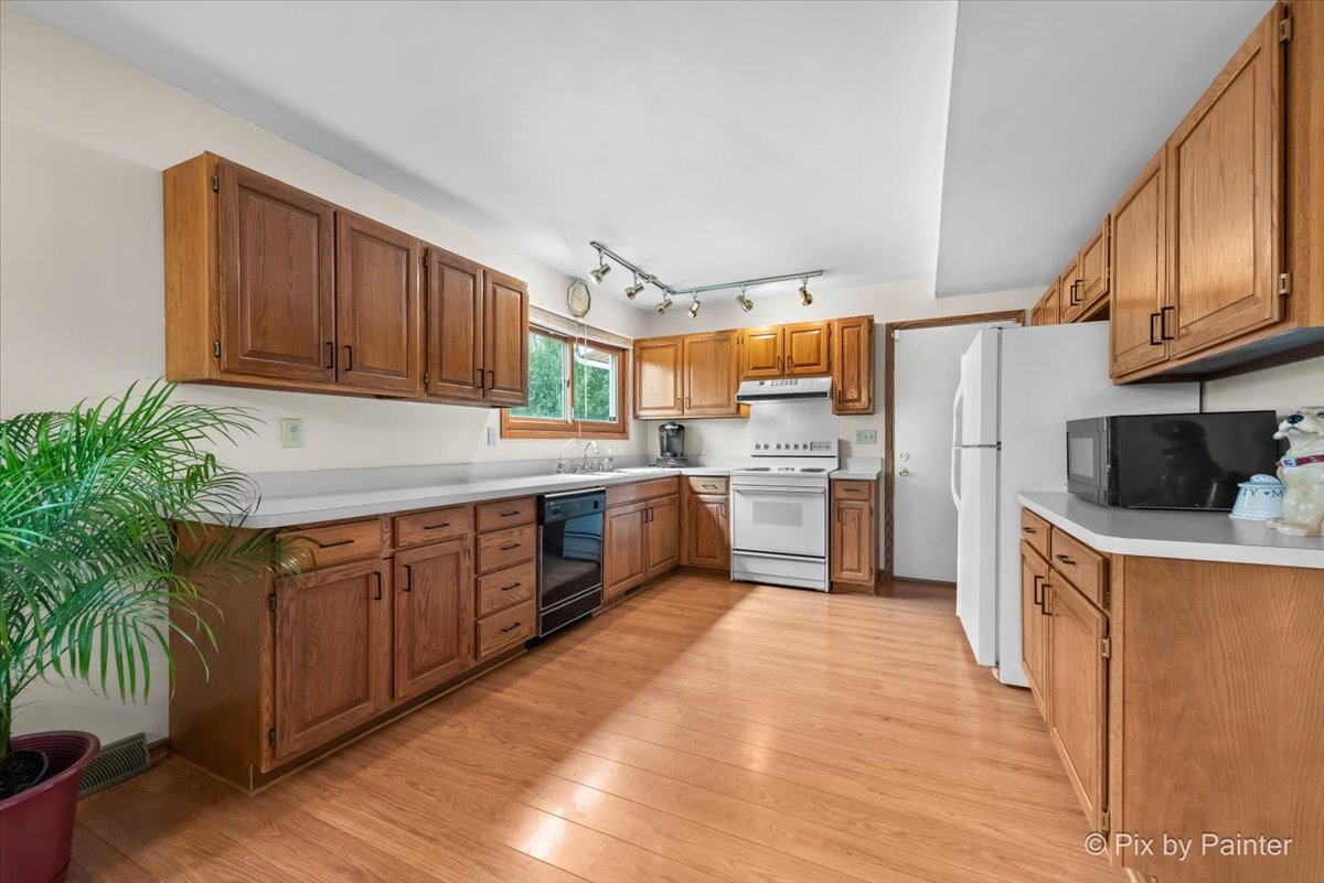 29648 S State Line Road, Beecher, IL 60401