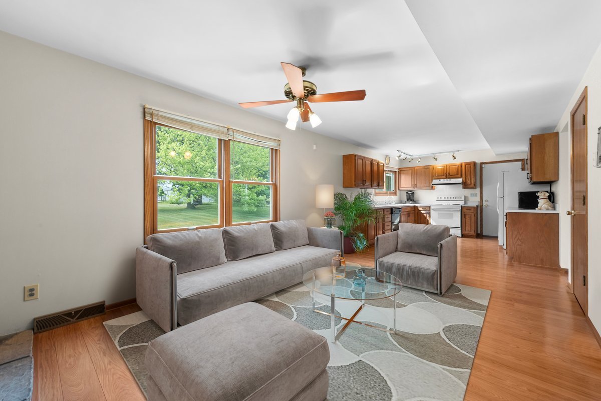 29648 S State Line Road, Beecher, IL 60401