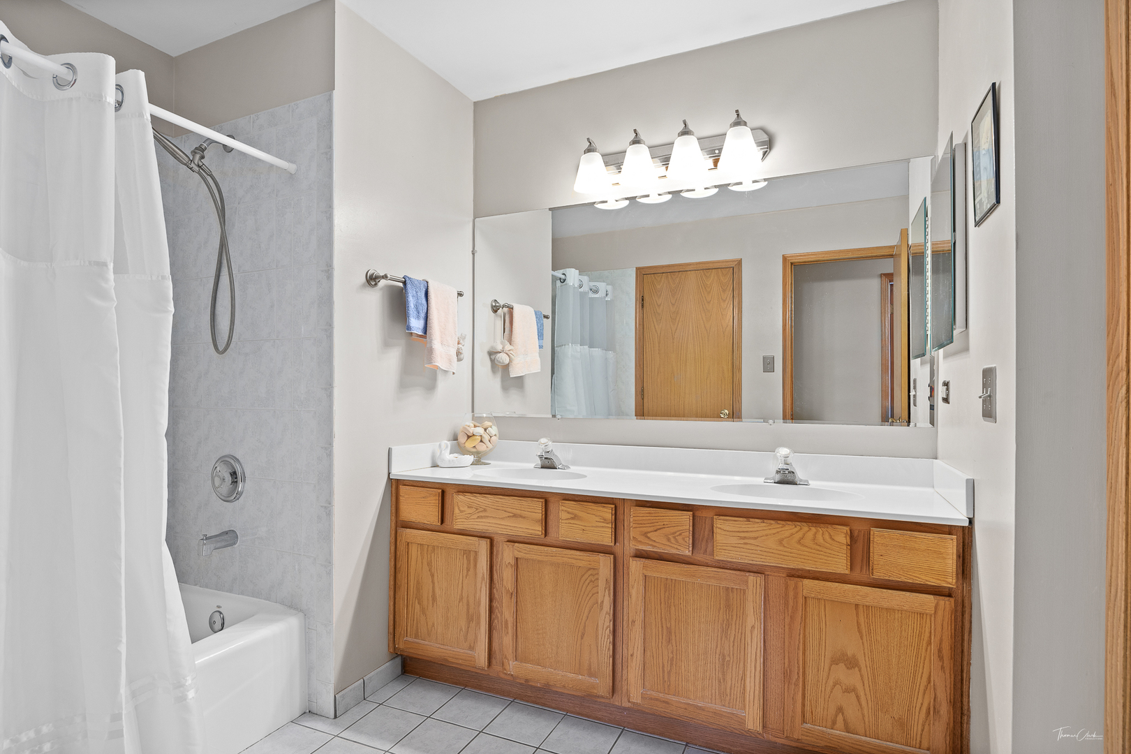 8020 Barrymore Drive, Darien, IL 60561