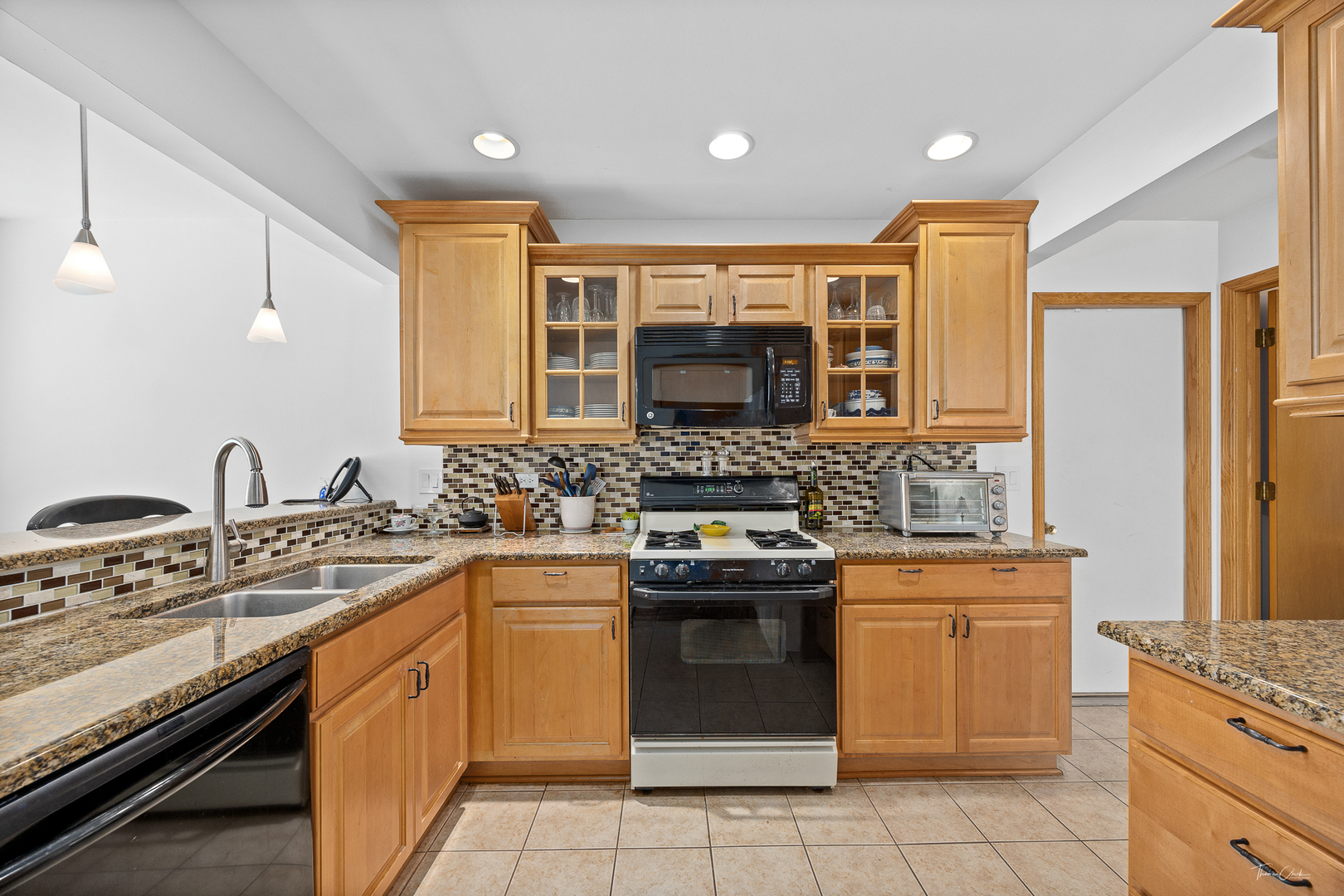 8020 Barrymore Drive, Darien, IL 60561