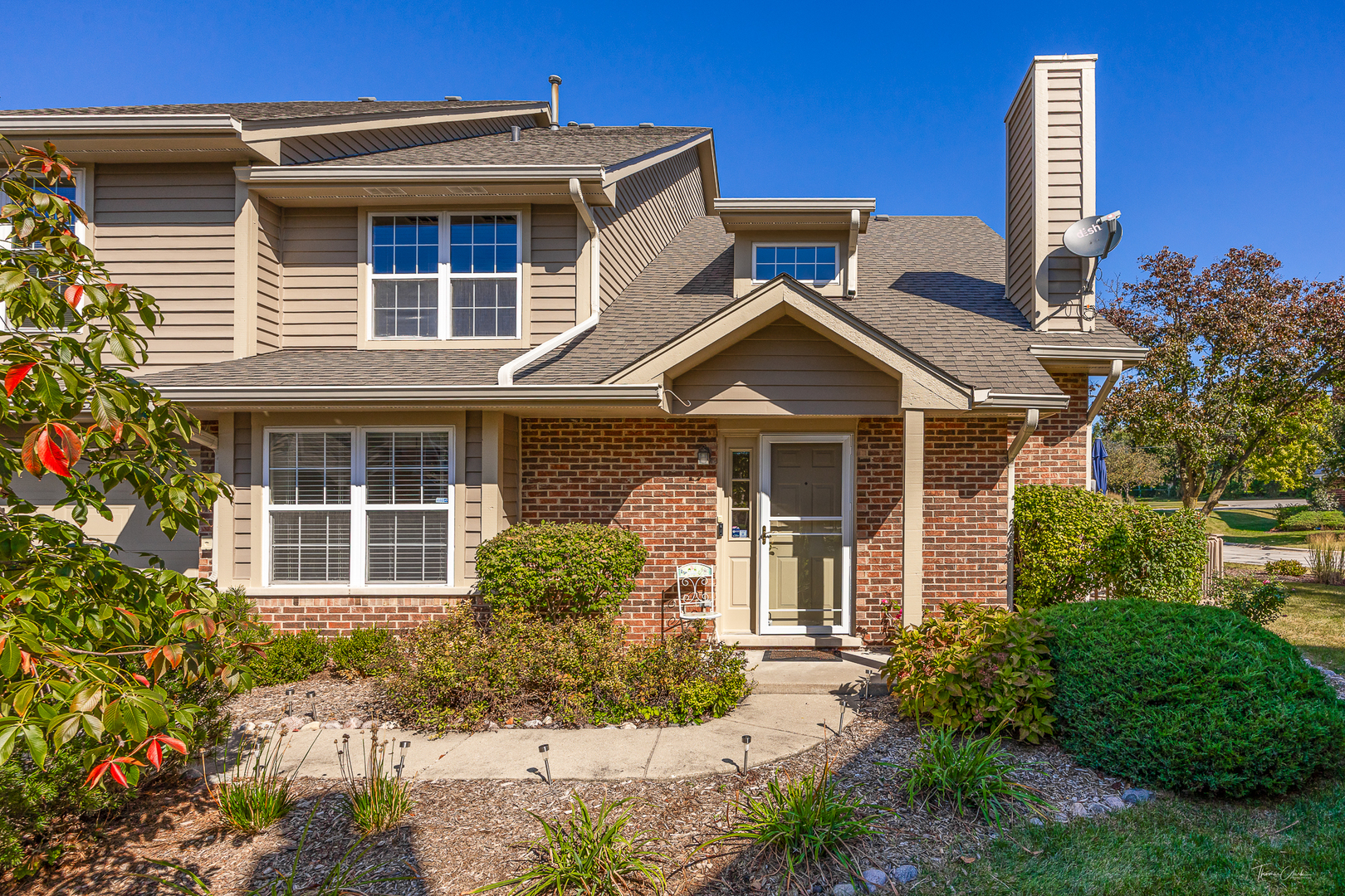 8020 Barrymore Drive, Darien, IL 60561