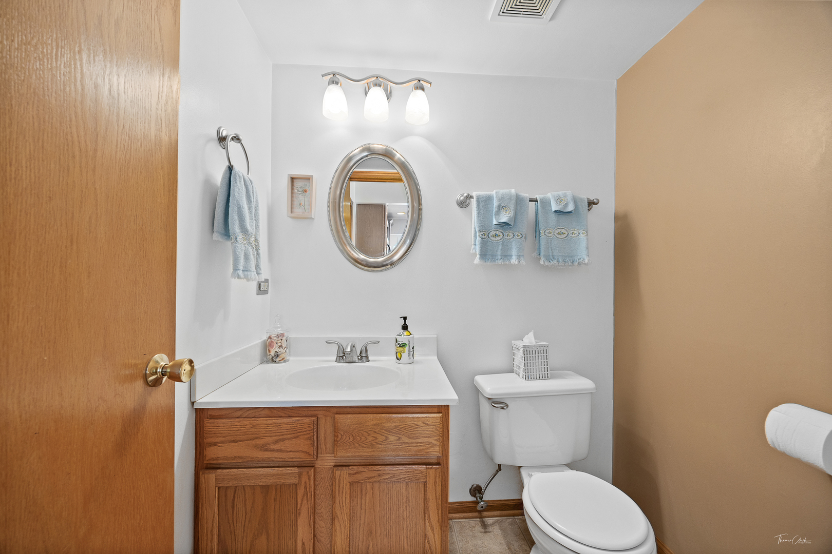 8020 Barrymore Drive, Darien, IL 60561