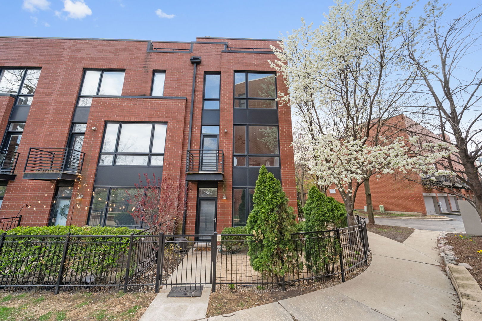 2864 N Riverwalk Drive, Chicago, IL 60618