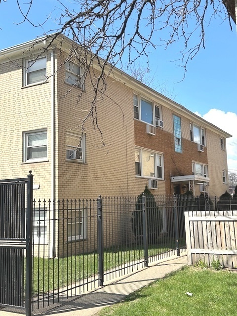 8258 S Maryland Avenue, Chicago, IL 60619