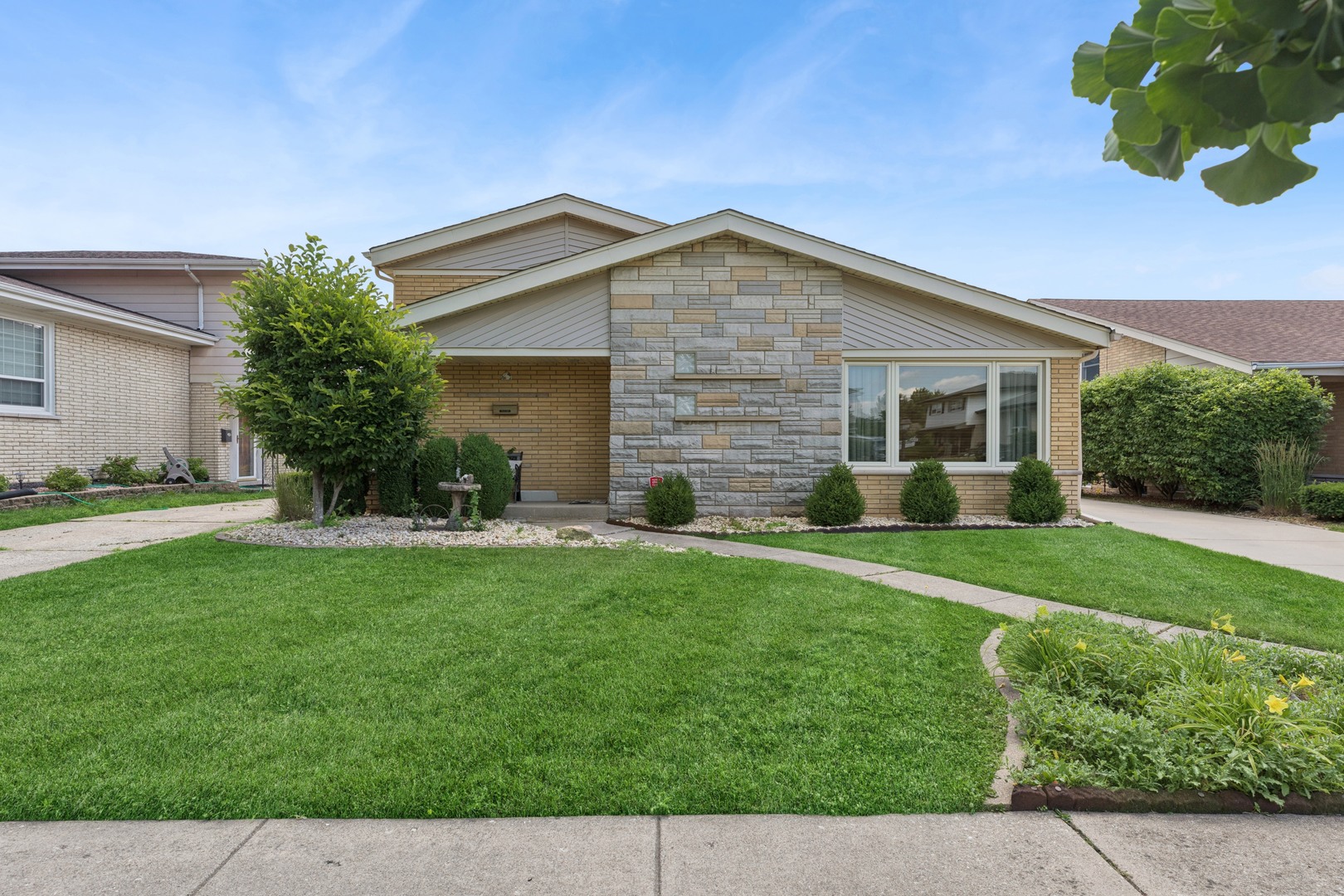 10721 S Kolmar Avenue, Oak Lawn, IL 60453