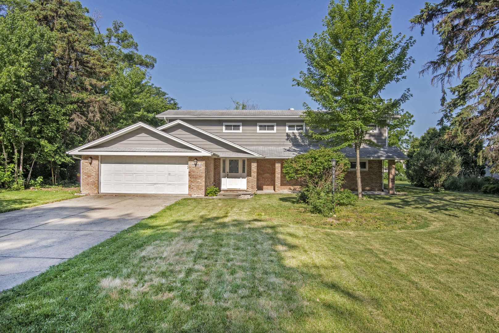 9S104 Aero Drive, Naperville, IL 60564