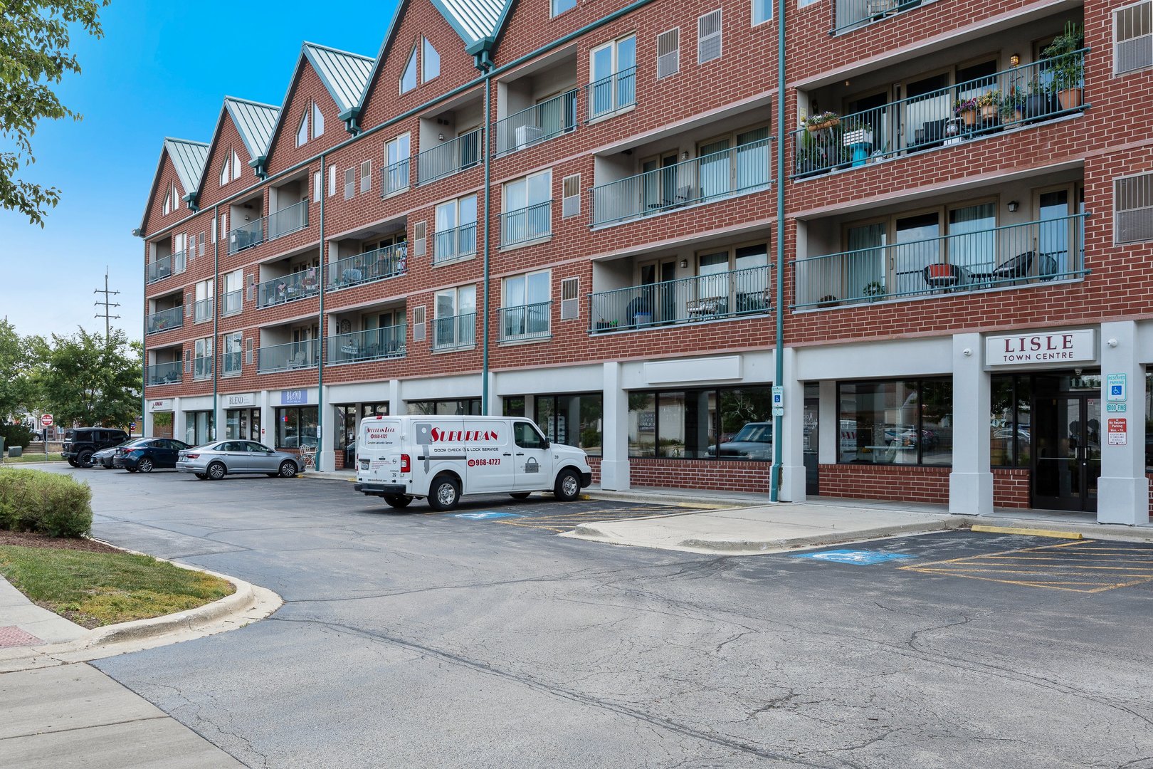 1111 Burlington Avenue #105, Lisle, IL 60532