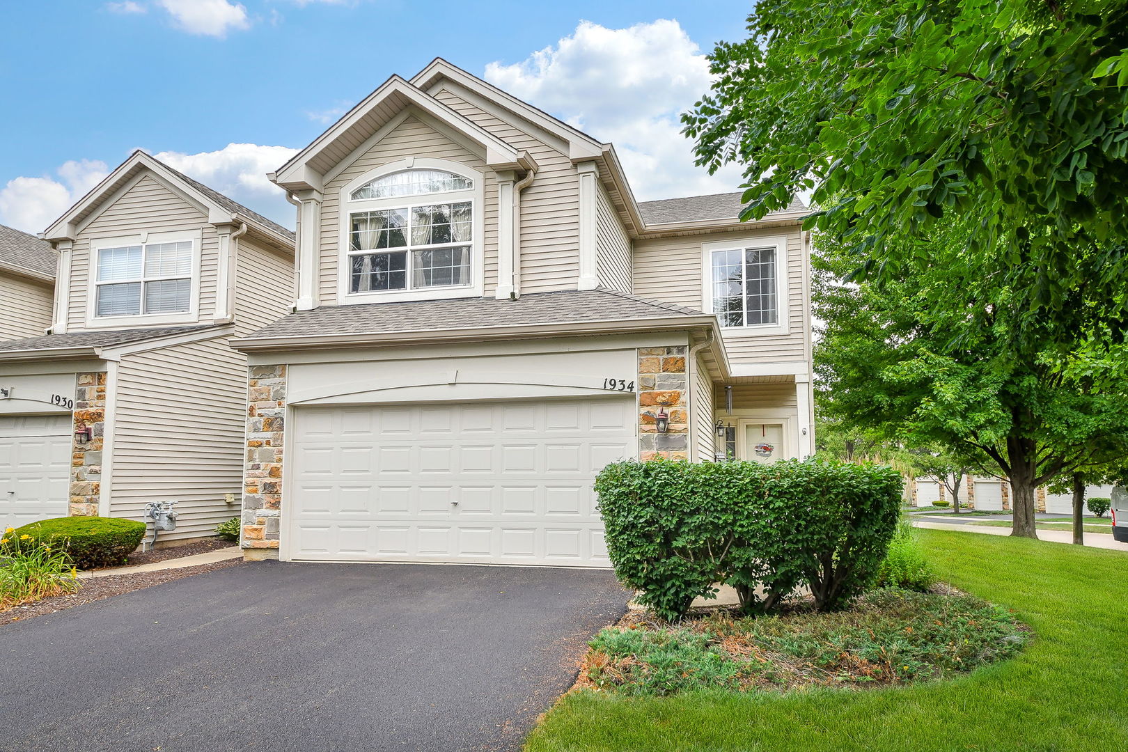1934 Stoneheather Avenue, Aurora, IL 60503
