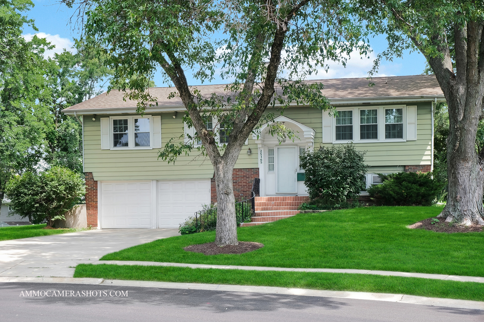 2S165 Huntington Court, Glen Ellyn, IL 60137