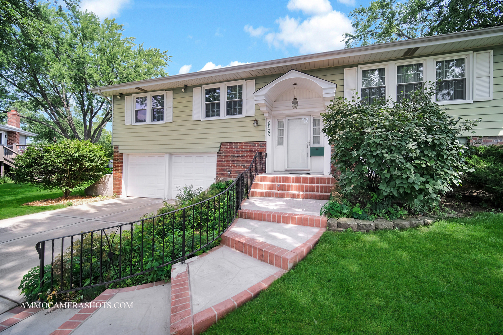 2S165 Huntington Court, Glen Ellyn, IL 60137