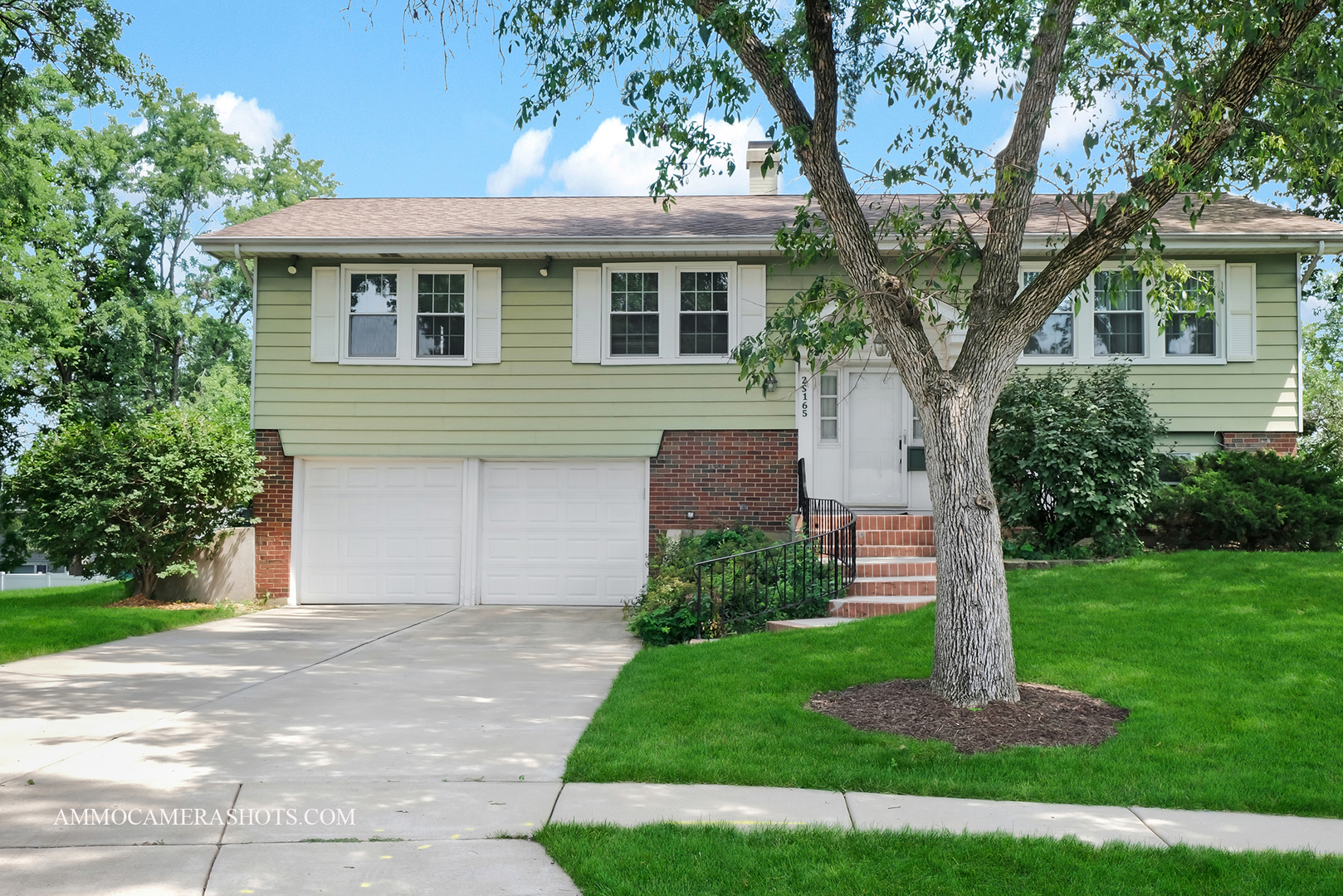 2S165 Huntington Court, Glen Ellyn, IL 60137