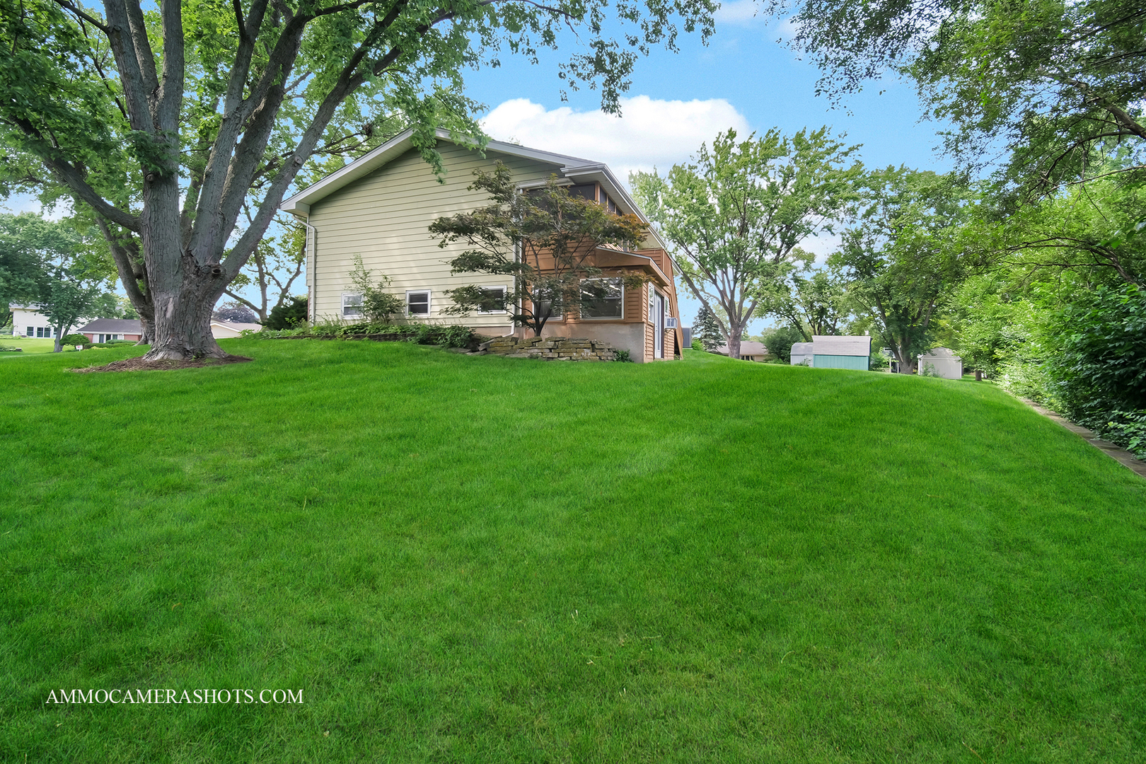 2S165 Huntington Court, Glen Ellyn, IL 60137