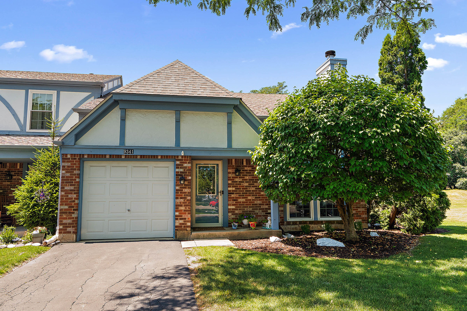 9341 Montgomery Drive, Orland Park, IL 60462