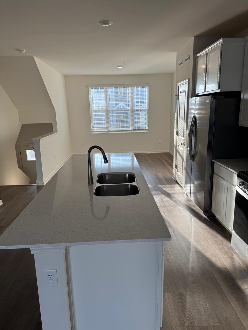 2156 Glacier Street #2156, Mundelein, IL 60060