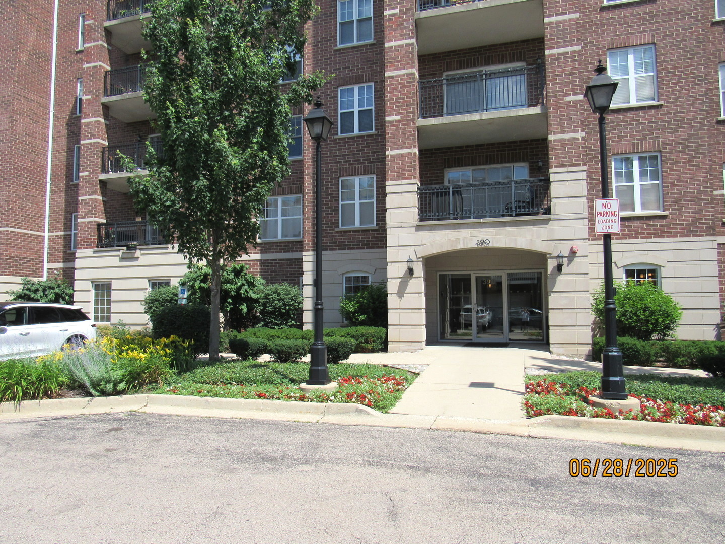 390 W Mahogany Court #610, Palatine, IL 60067