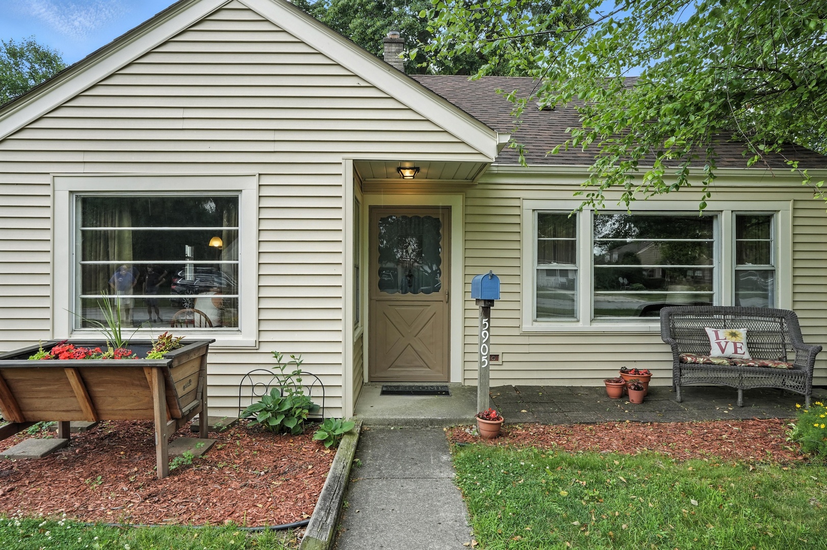 5905 Lynwood Drive, Oak Lawn, IL 60453