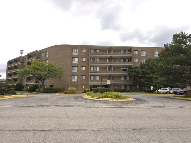 7 E Carriageway Drive #110, Hazel Crest, IL 60429