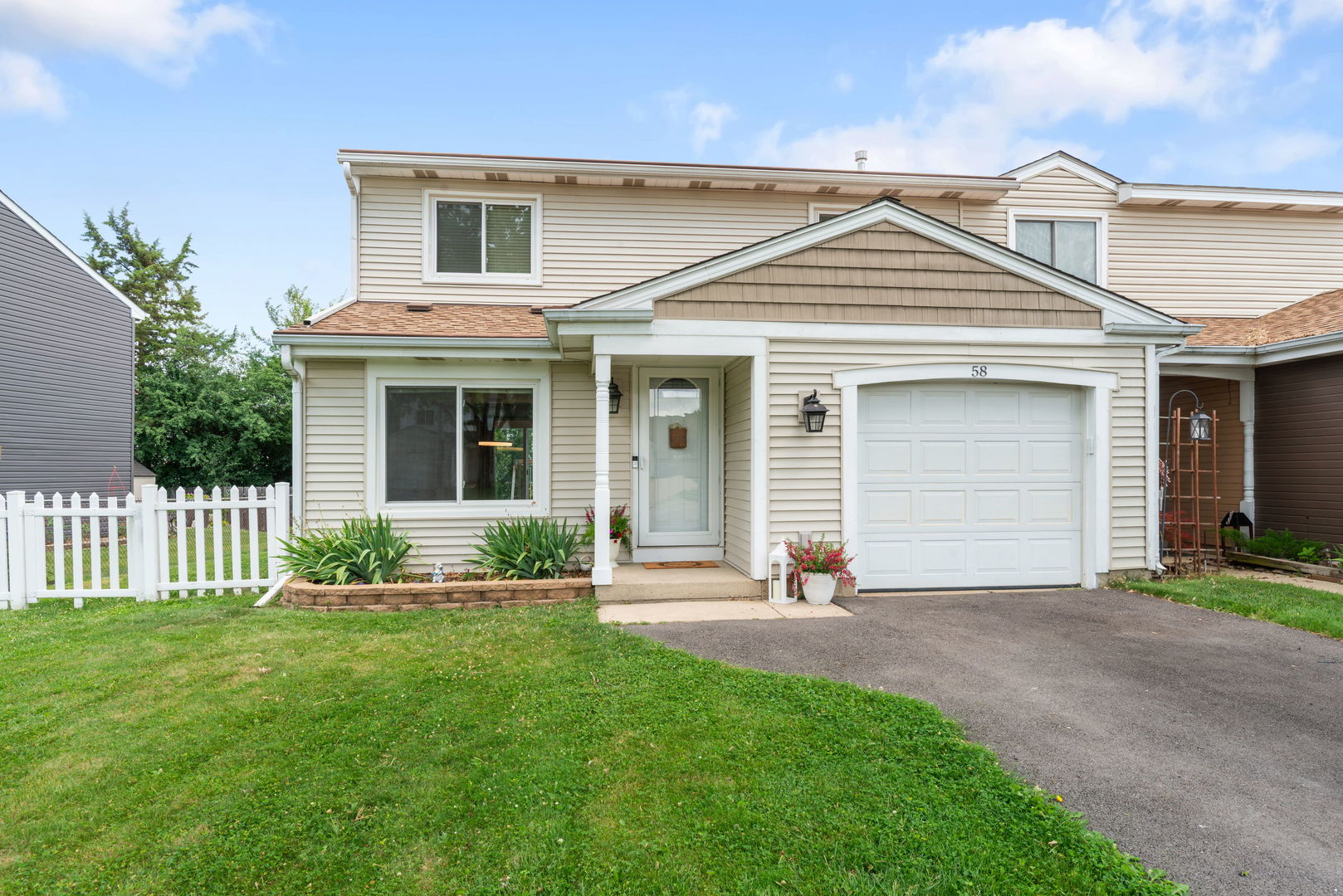 58 Stonefield Drive, Glendale Heights, IL 60139