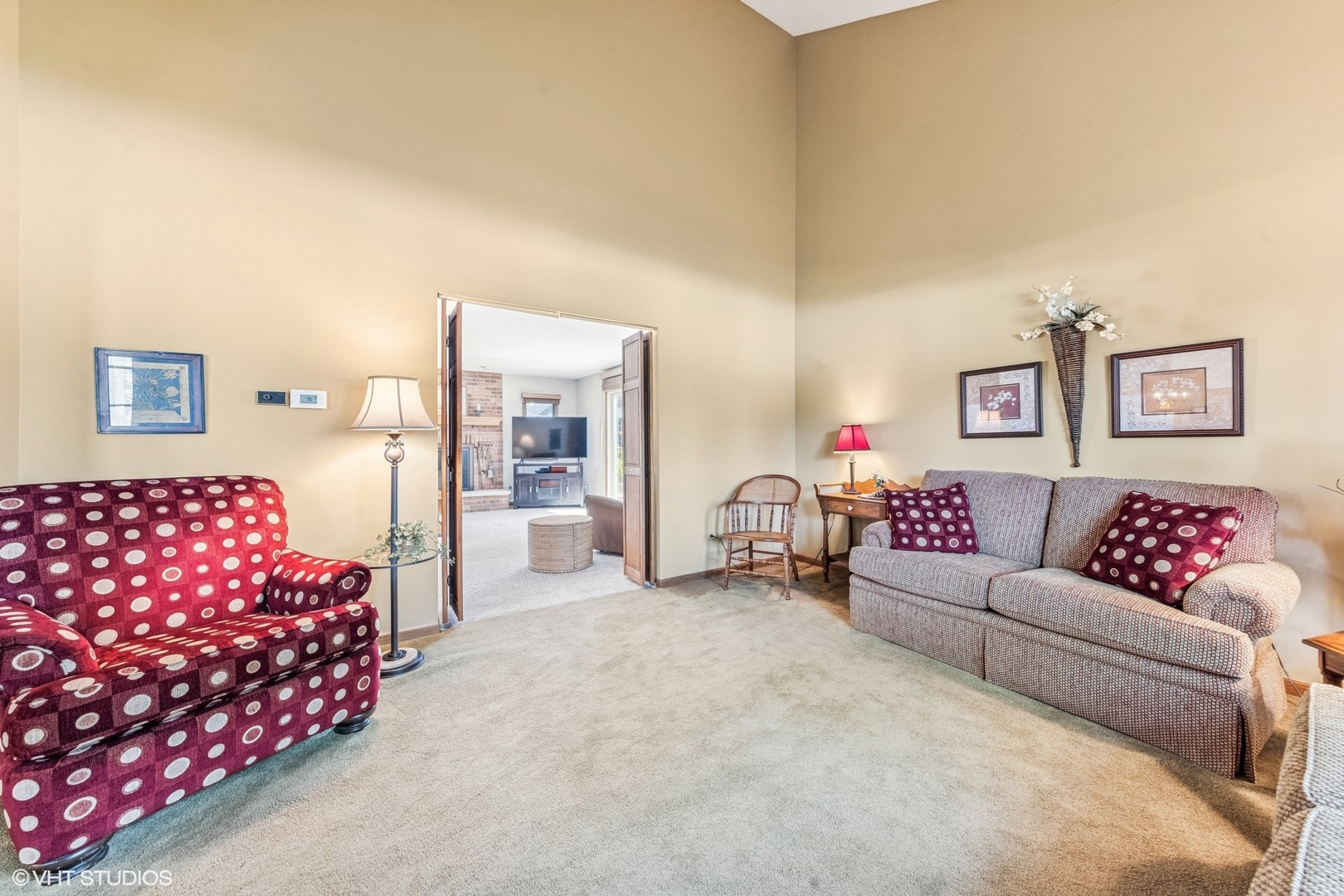 321 Blackhawk Drive, Westmont, IL 60559