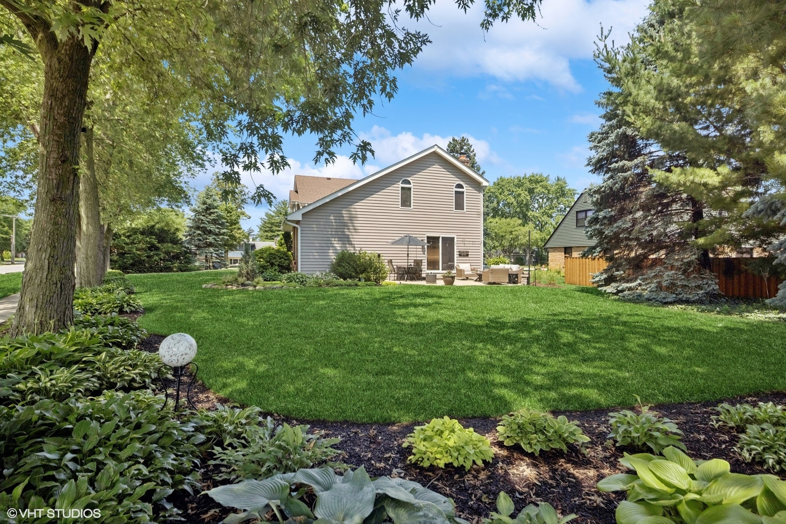 321 Blackhawk Drive, Westmont, IL 60559