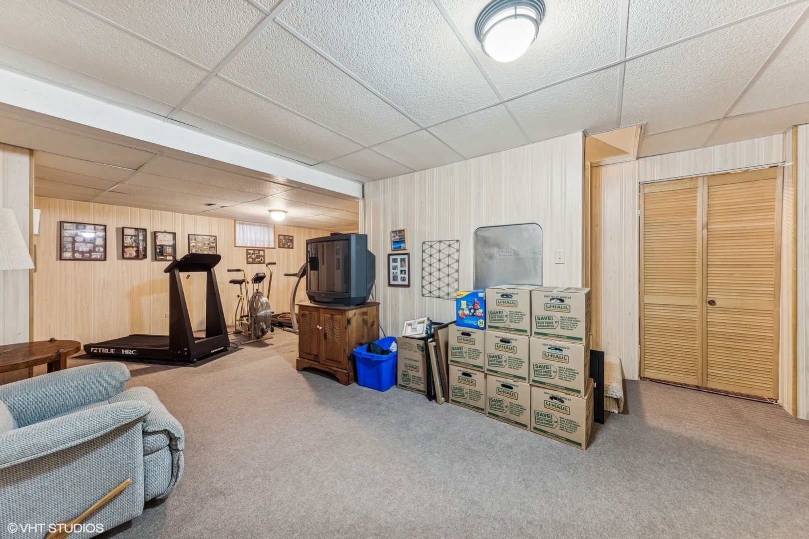 321 Blackhawk Drive, Westmont, IL 60559