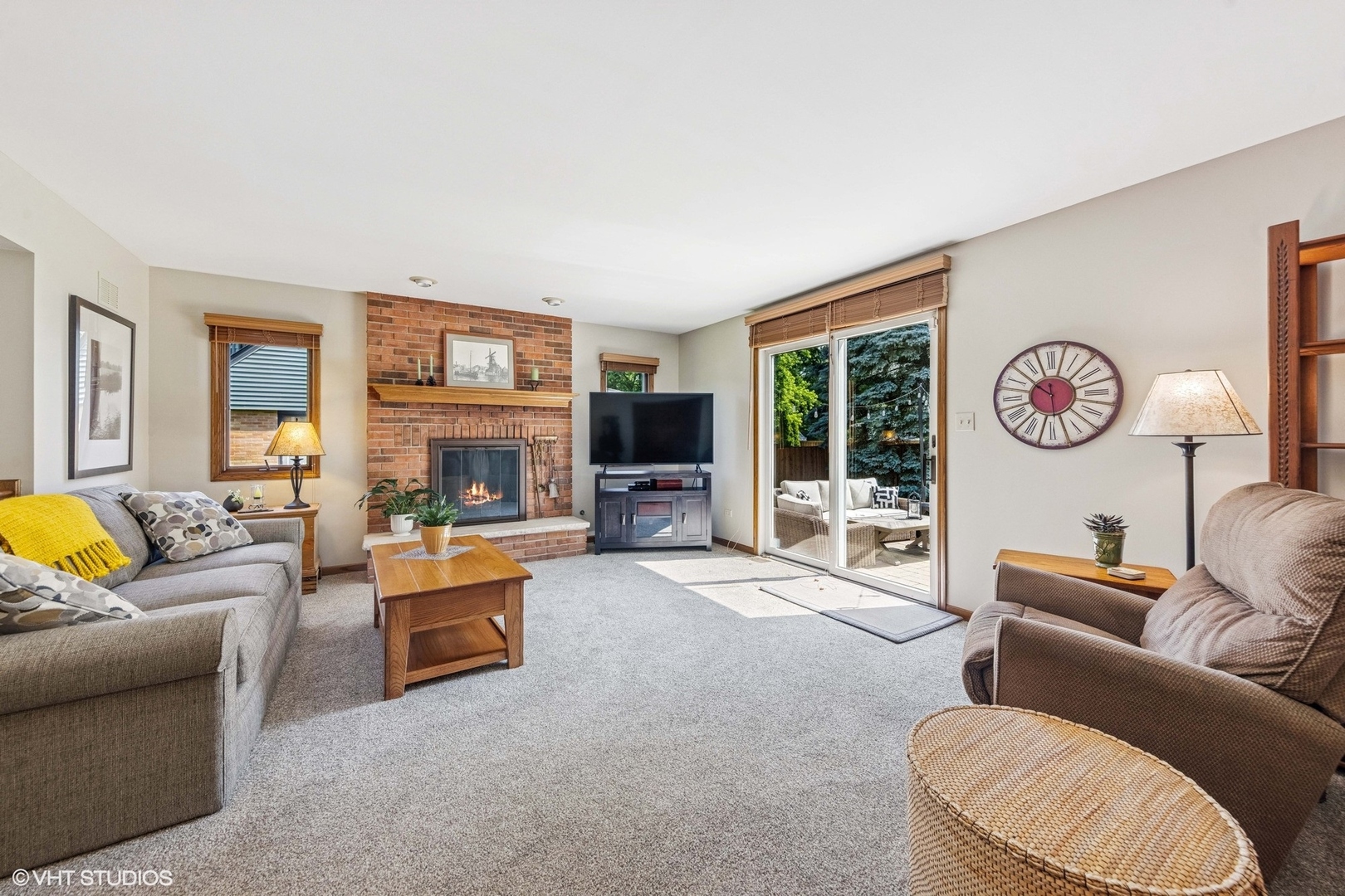 321 Blackhawk Drive, Westmont, IL 60559