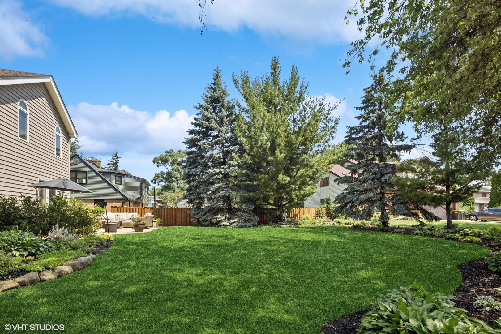321 Blackhawk Drive, Westmont, IL 60559