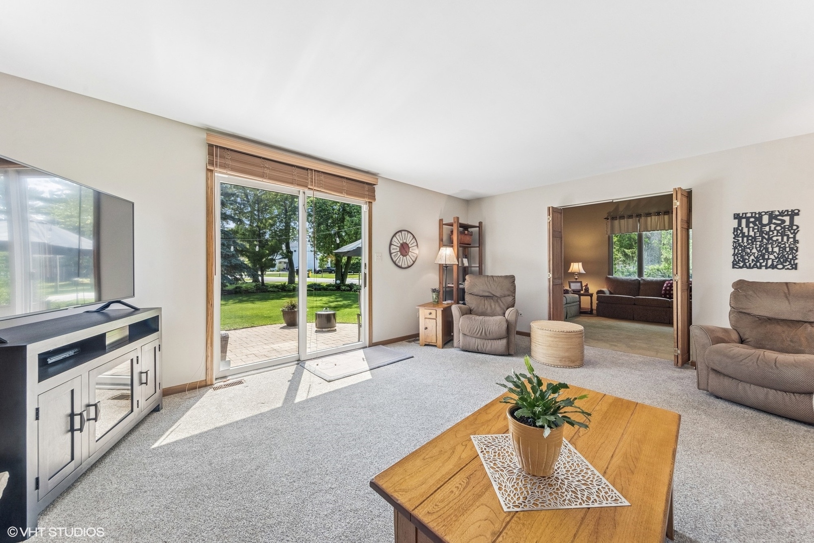 321 Blackhawk Drive, Westmont, IL 60559