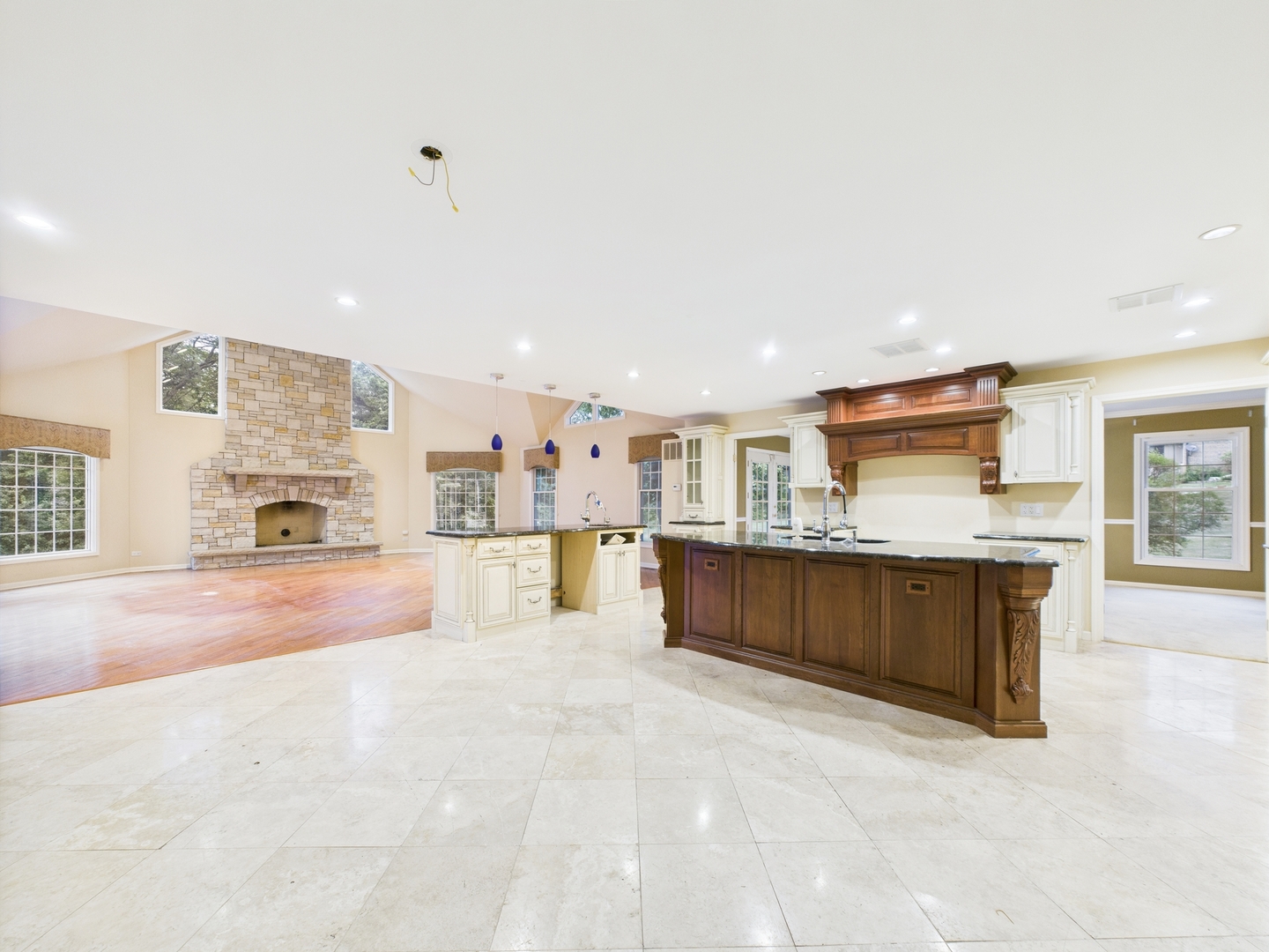 558 Saint Andrews Lane, Inverness, IL 60067