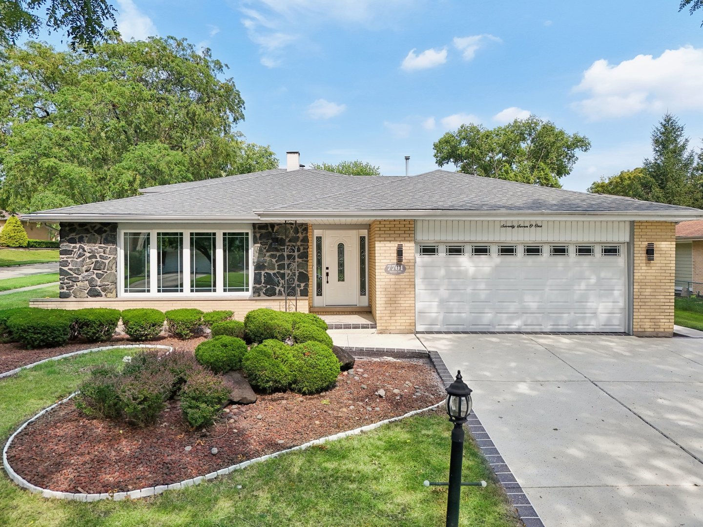 7701 Sawyer Road, Darien, IL 60561