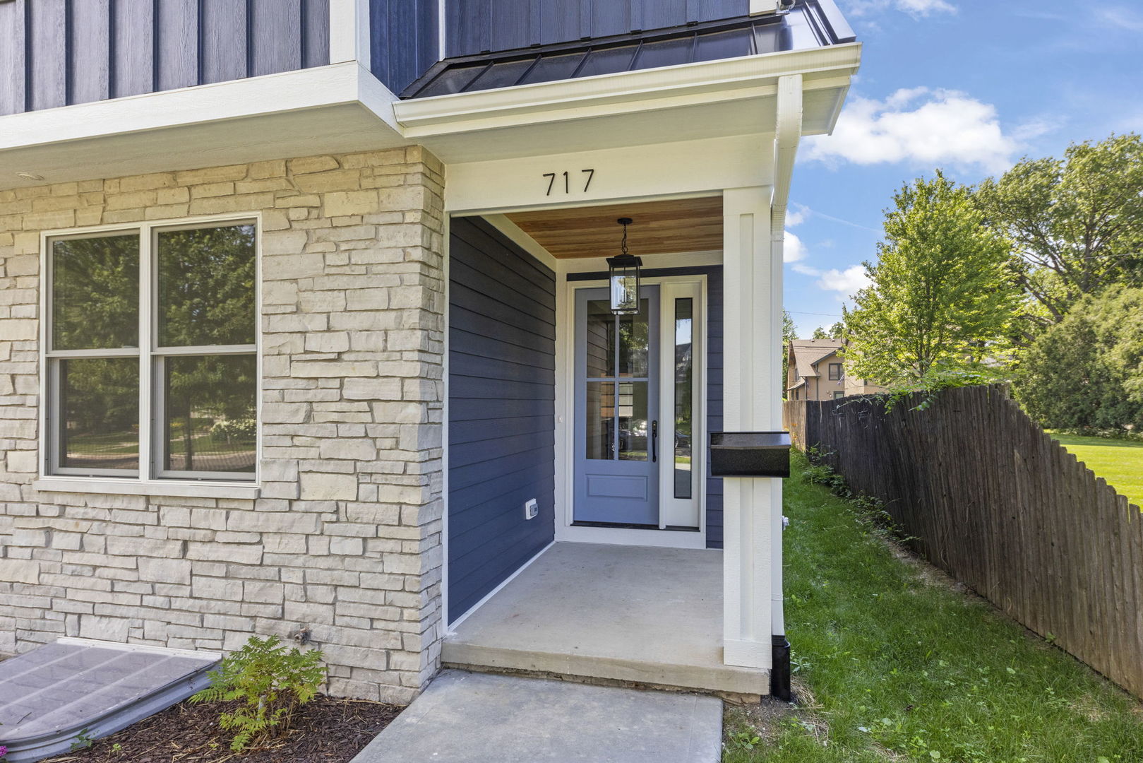 717 N Brainard Street, Naperville, IL 60563