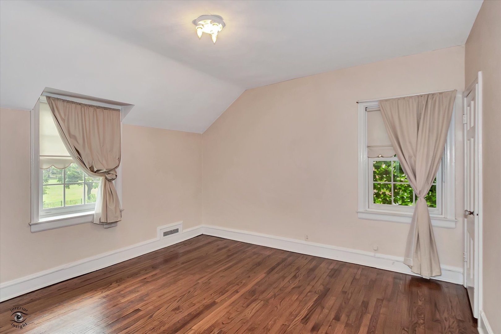 9204 S LEAVITT Street, Chicago, IL 60643