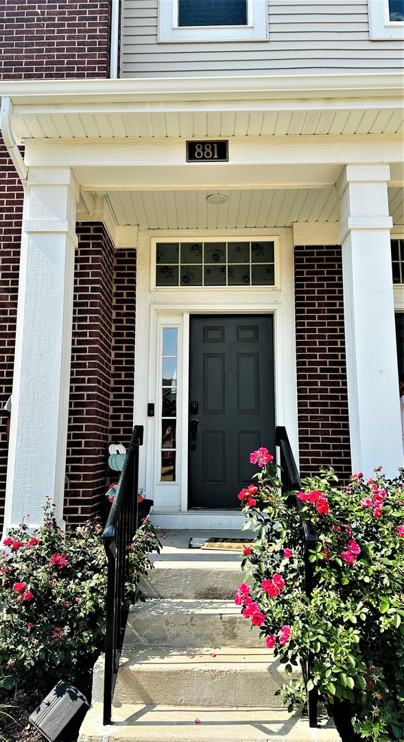 881 Lewisburg Lane, Aurora, IL 60504