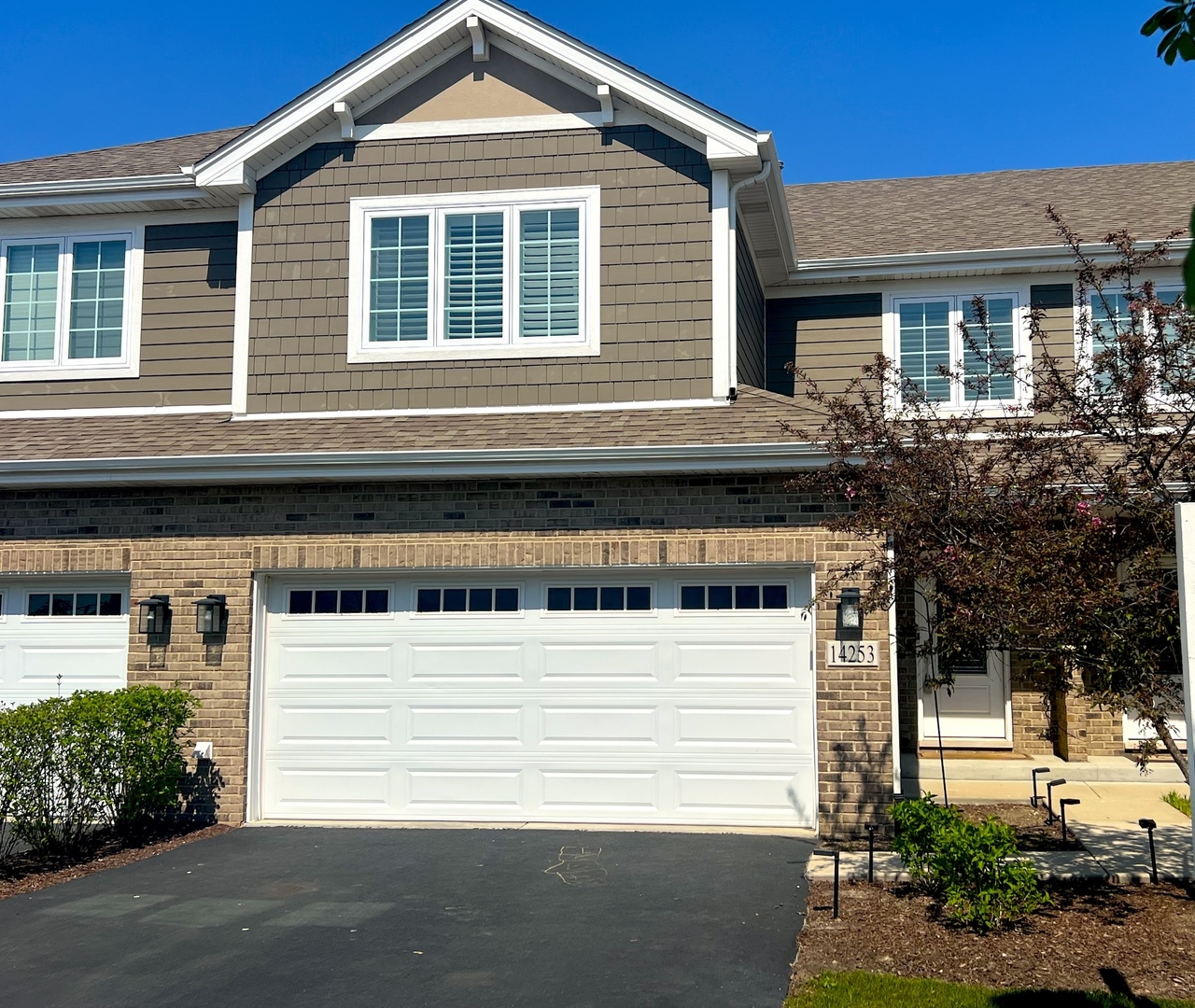 14253 Lacey Drive, Lemont, IL 60439