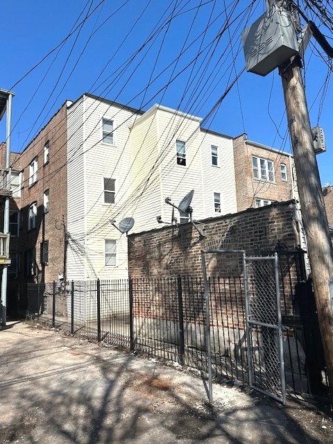 8219 S Ingleside Avenue, Chicago, IL 60619
