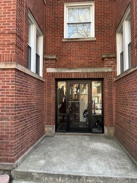 8219 S Ingleside Avenue, Chicago, IL 60619