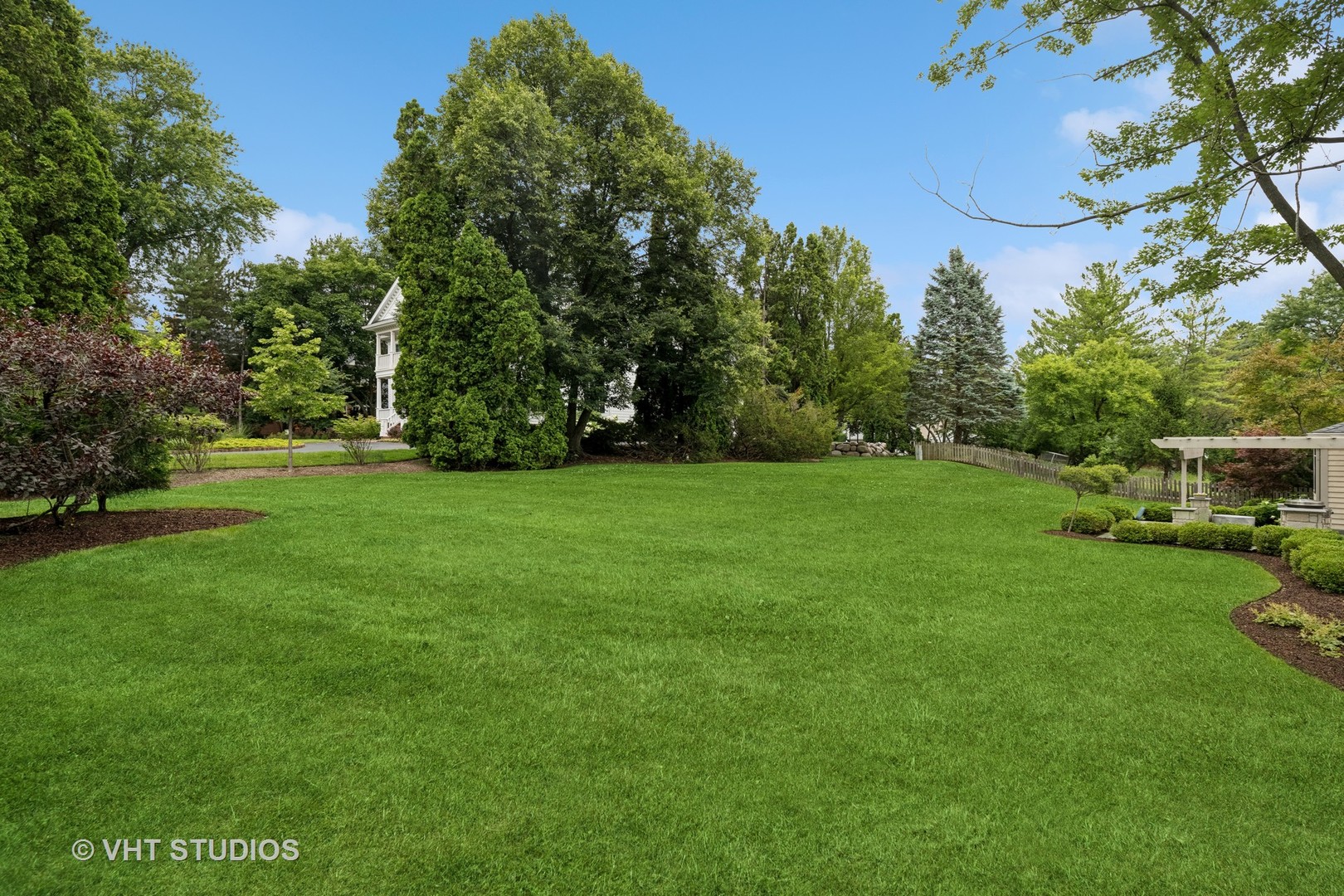701 Stonegate Road, Libertyville, IL 60048