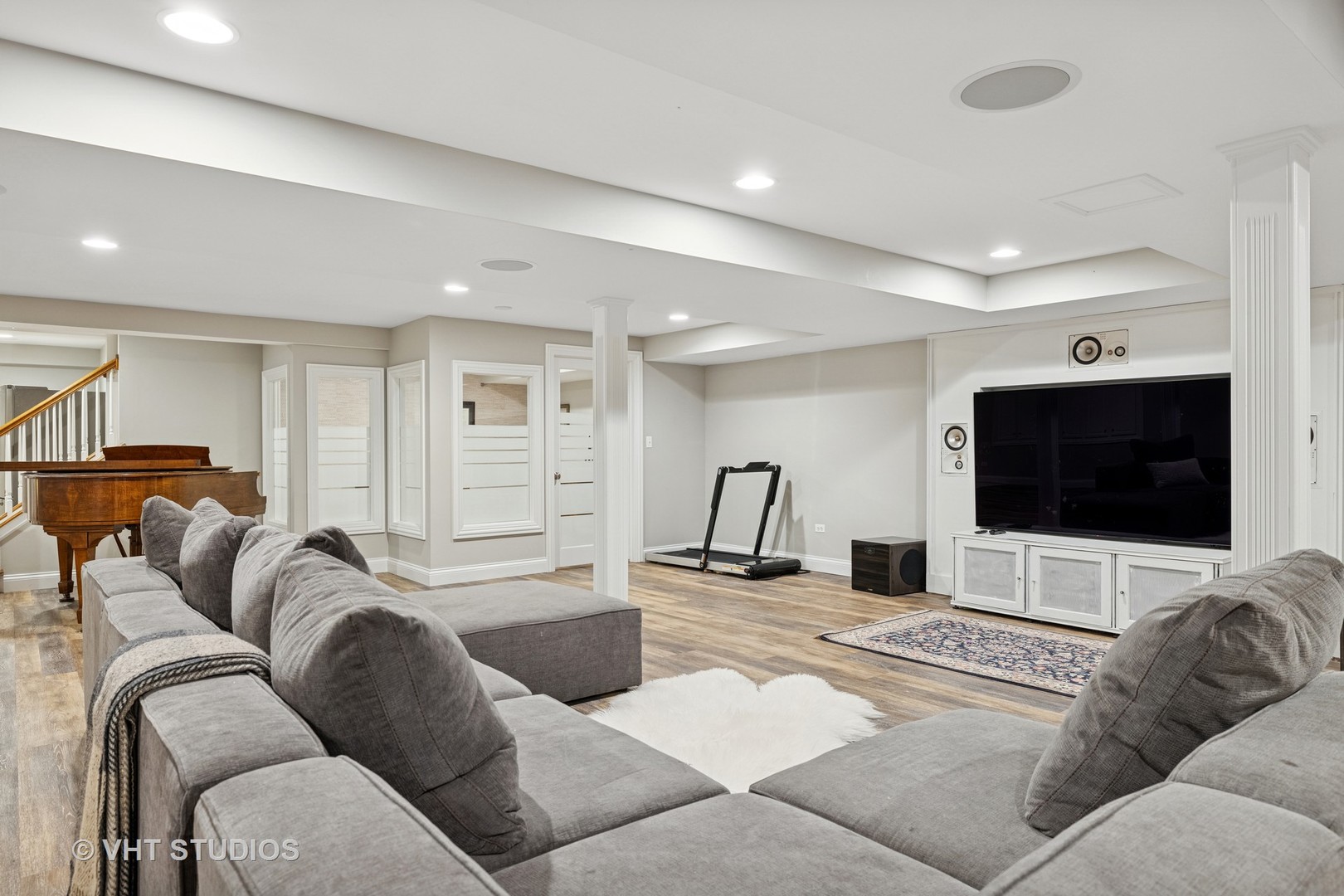 701 Stonegate Road, Libertyville, IL 60048