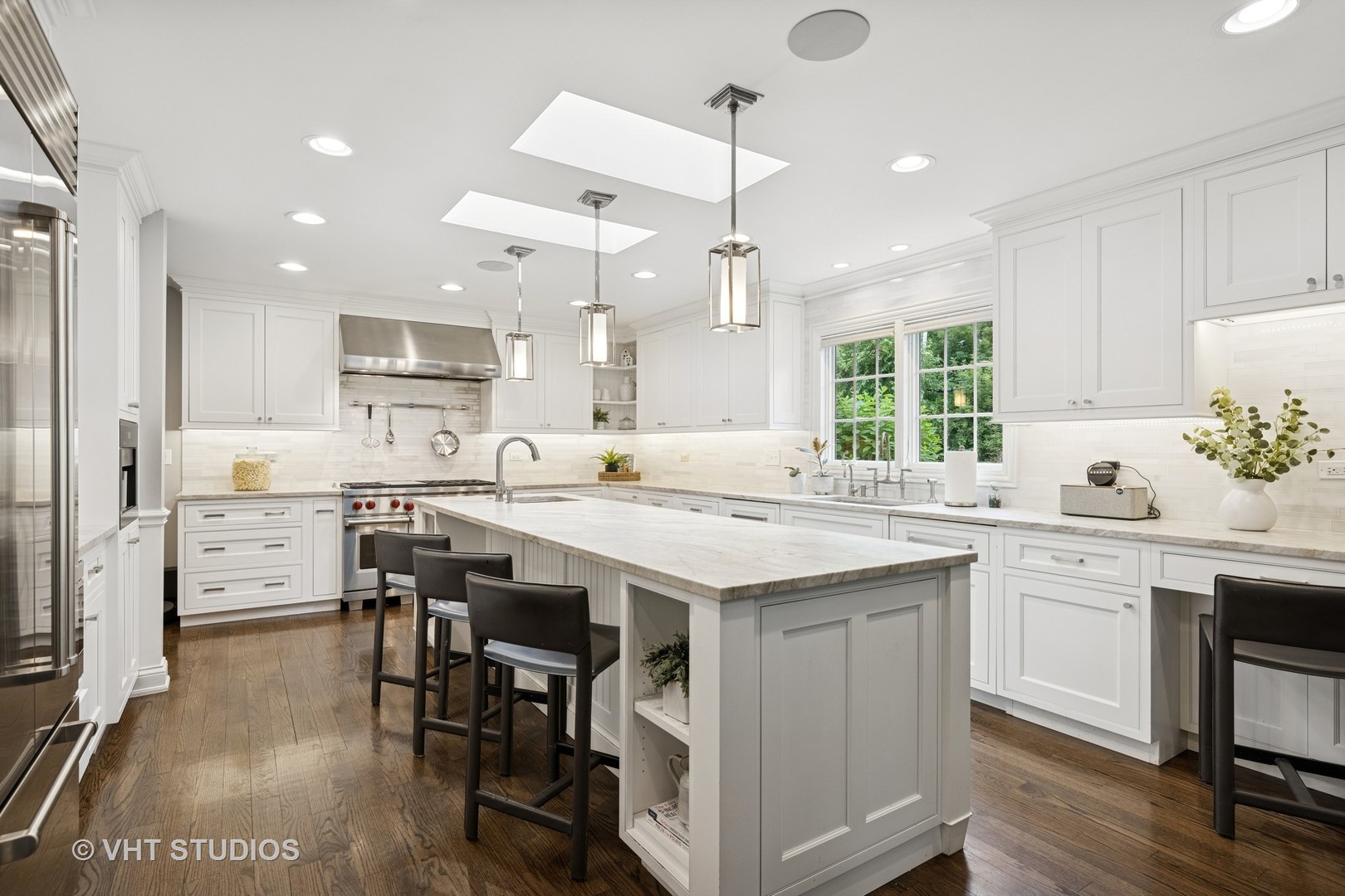 701 Stonegate Road, Libertyville, IL 60048