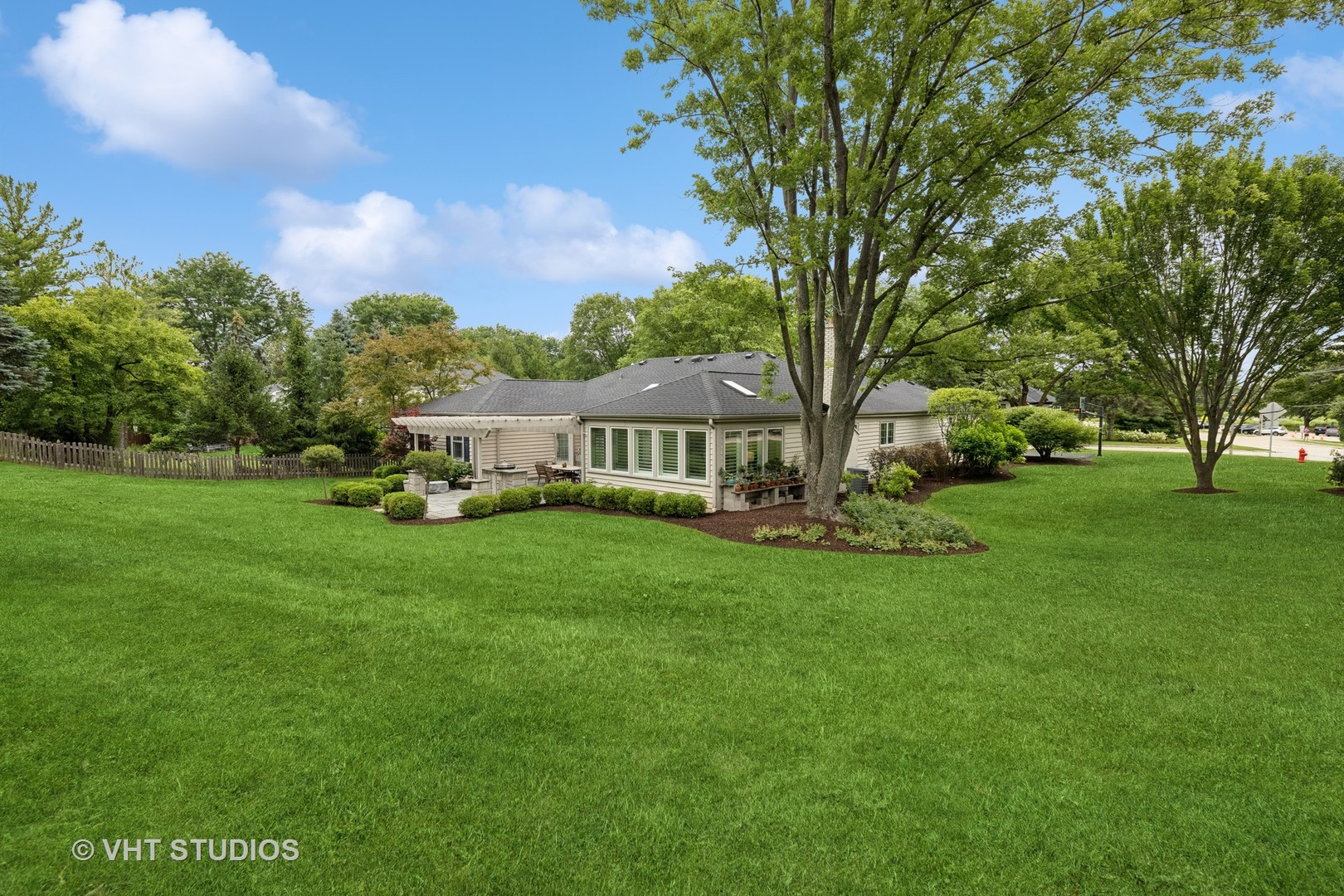 701 Stonegate Road, Libertyville, IL 60048