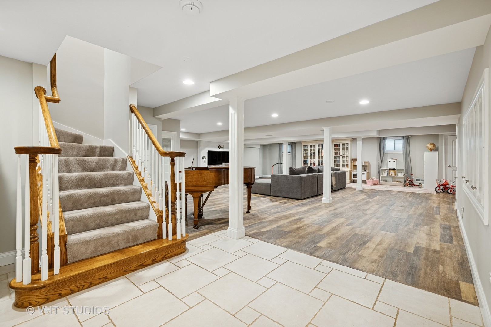 701 Stonegate Road, Libertyville, IL 60048