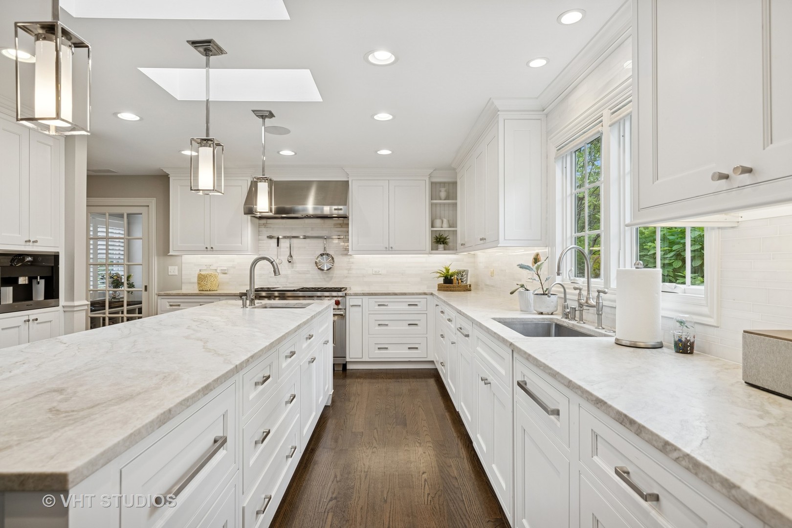 701 Stonegate Road, Libertyville, IL 60048