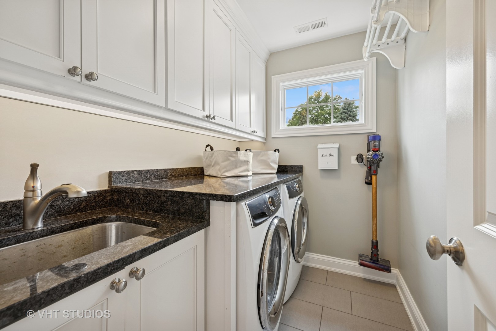 701 Stonegate Road, Libertyville, IL 60048