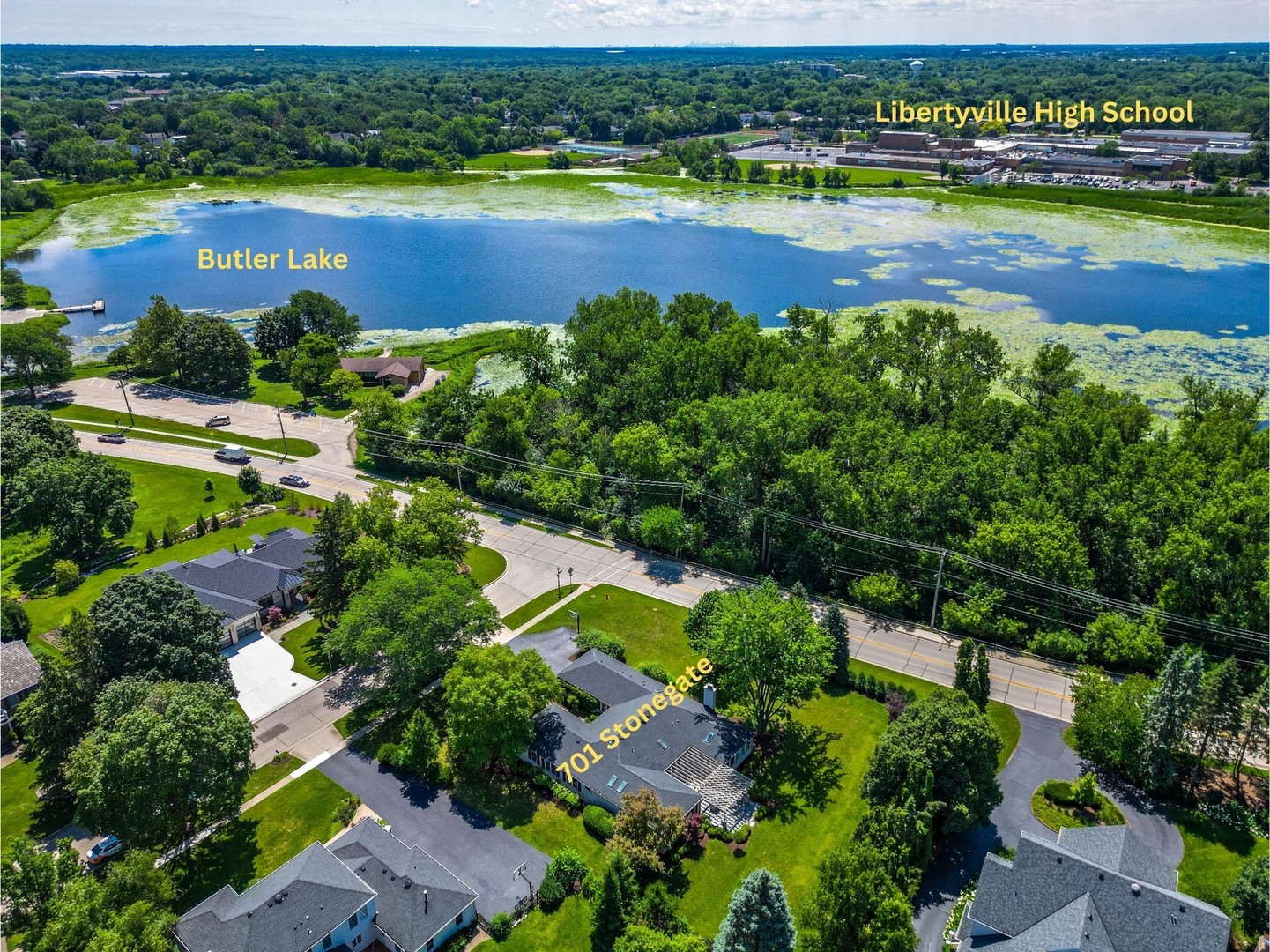 701 Stonegate Road, Libertyville, IL 60048