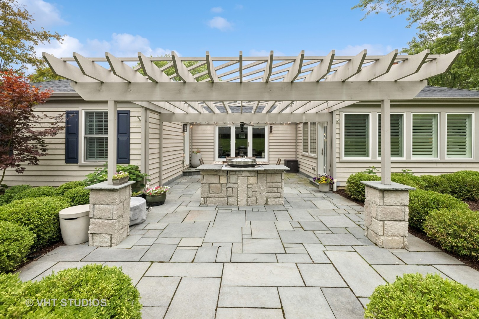 701 Stonegate Road, Libertyville, IL 60048