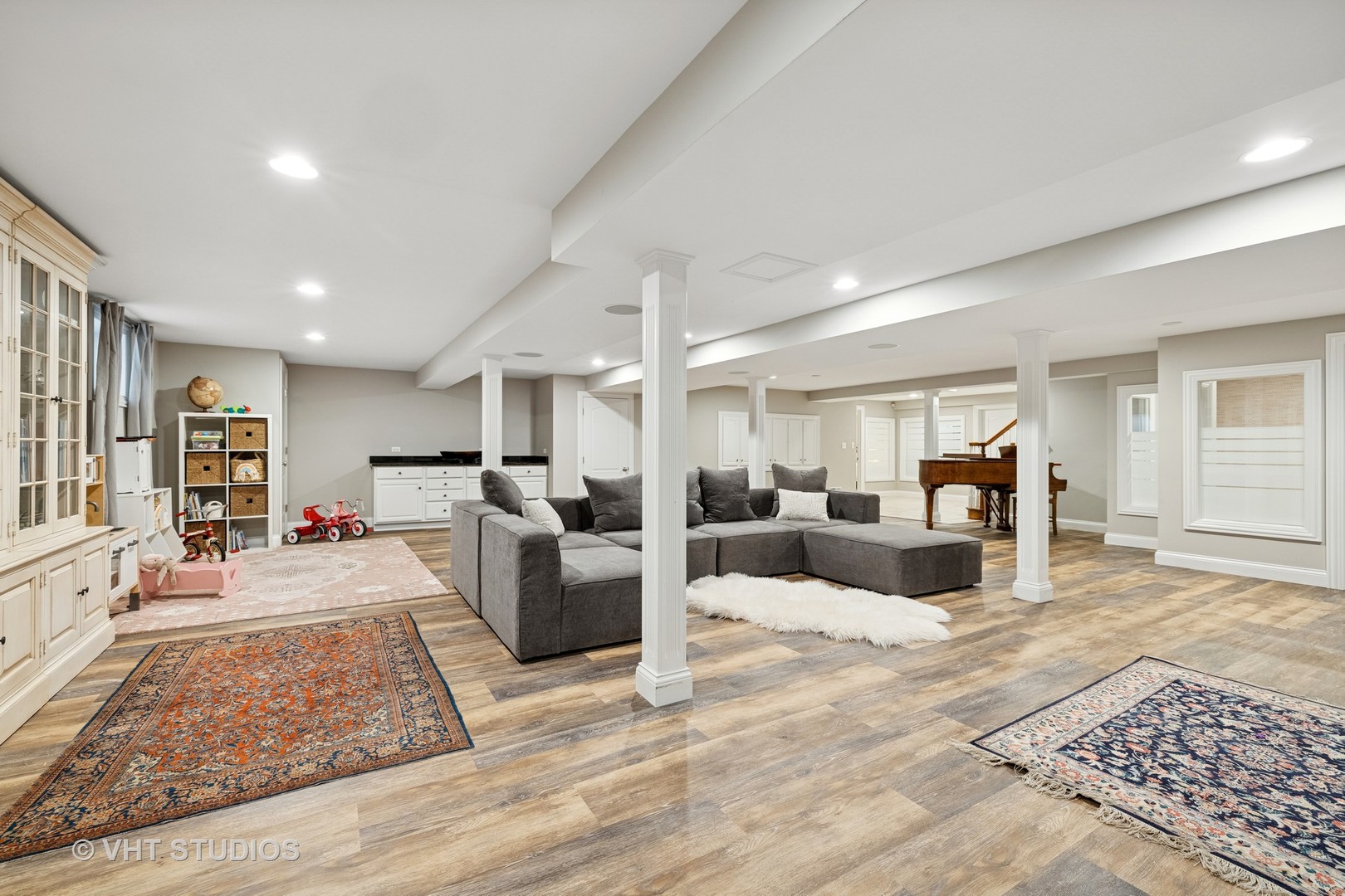 701 Stonegate Road, Libertyville, IL 60048