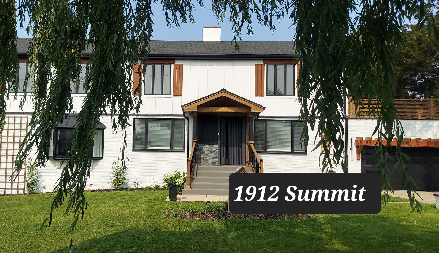 1912 N Summit Street, Wheaton, IL 60187