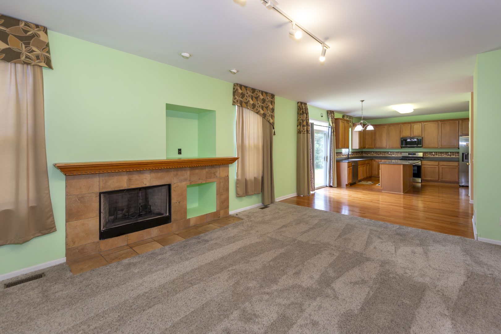 220 STEARN Drive, Genoa, IL 60135